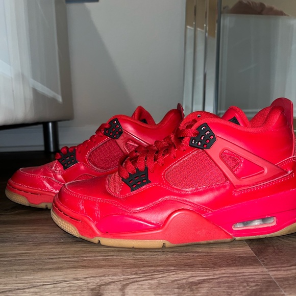 Red retro air Jordan - Picture 1 of 4